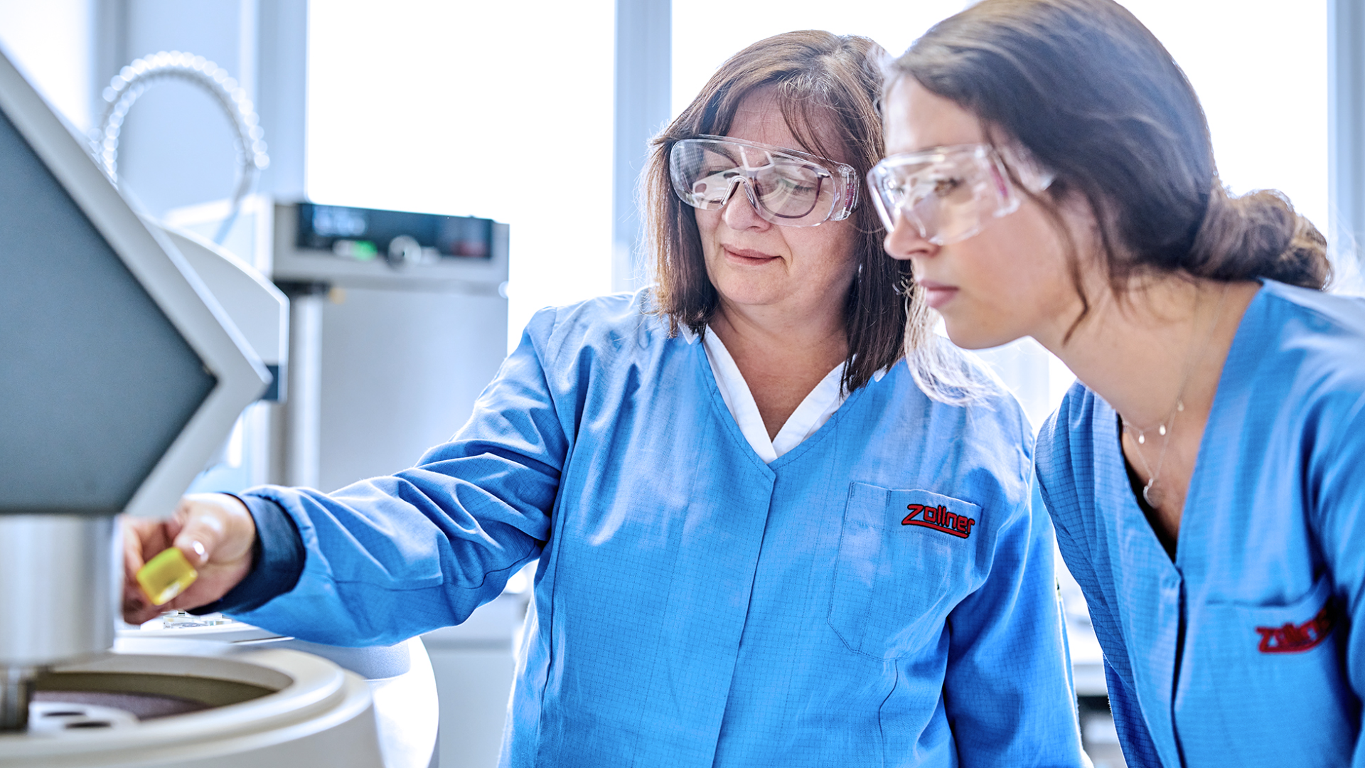 20210915 Zollner40602_Werkstoffprüfer.png